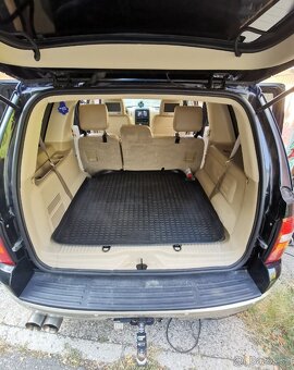 Ford Explorer V8 benzín 4x4 7-míst - 8