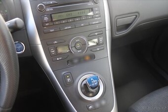 Toyota Auris 1.8i HYBRID AUTOMAT ČR (2012) - 8