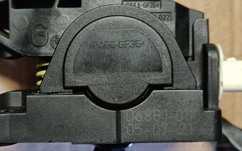 Plynový pedál se spínačem Peugeot 307 Citroen C4 - 8
