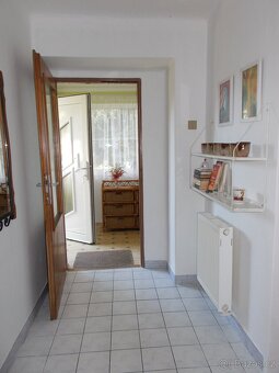 Prodej pěkného domu na klidném místě - 8