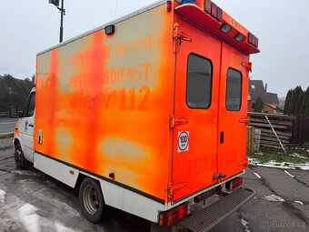 Nástavba ze sanitniho vozidla. - 8