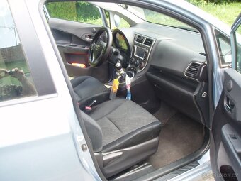 Toyota verso s - 8