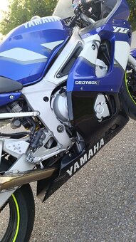 Yamaha YZF-R6 (2002) – 88 kW laděný výfuk, nové pneu - 8