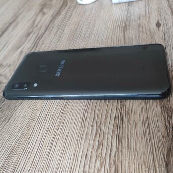 Samsung Galaxy A20e-5.8"HD+/3GB/32GB/NFC/Dual SIM+SD trislo - 8