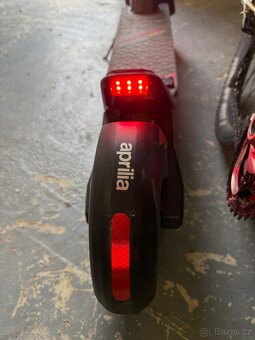 Elektrokoloběžka Aprilia eSR2 EVO - 8