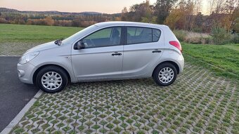 i20 1,3i 57kw, r.v. 12/2012, nová stk+em, moc hezké auto - 8