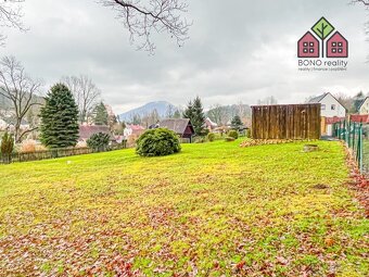 Stavební pozemek o výměře 1380 m2, IS u pozemku, klidná a př - 8