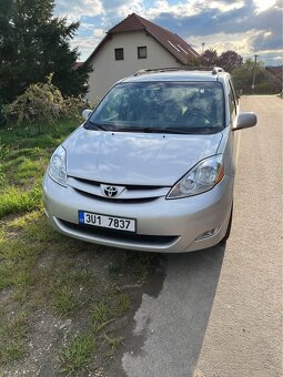 Toyota Sienna - 8