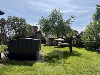 Rodinný dům na parcele o ploše 2248m2 v obci Krupá v okrese - 8