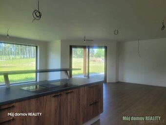 Pronájem moderní novostavby rodinného domu 6+kk, 296 m + poz - 8