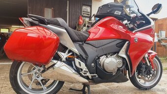 HONDA VFR 1200 F - 8