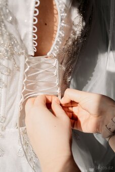 👰🏼♀️Svatební Saty + závoj + spodnice + kozesinové bolerko - 8