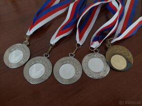 Sportovní vítězné poháry a medaile - 8
