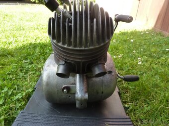 ČZ 125 B,T - motor - 8