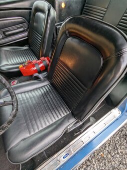 Ford Mustang Fastback - 8