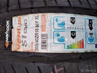 205/40/18 letni pneu PIRELLI a HANKOOK 205/40 R18 - 8