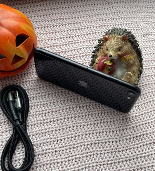 HLEDÁŠ IPHONE? Prodám Apple SE 2020 - 64GB - BLACK - TOP - 8