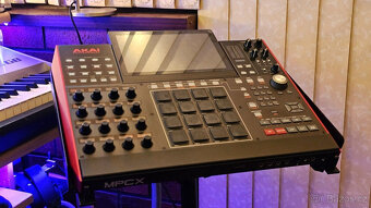 AKAI MPC X + kryt Decksaver + 500GB SSD + spousta bonusů - 8