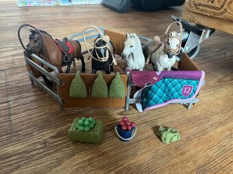Schleich přepravník koní a další koně a doplňky - 8