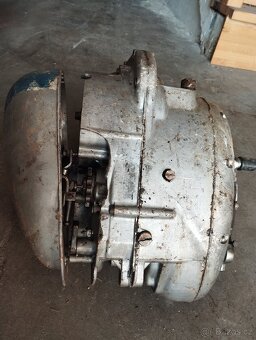Motor na moto ČZ 175 - 8