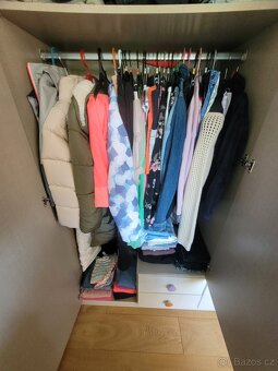 Nábytek dětský pokoj, skříně, stoly, ZDARMA ŽIDLE - 8
