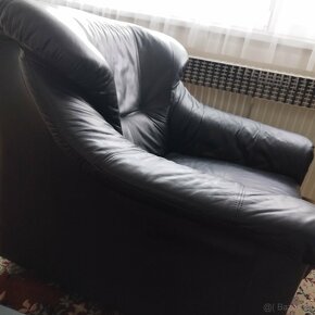 Černý kožený gauč s křesly černá barva - 8