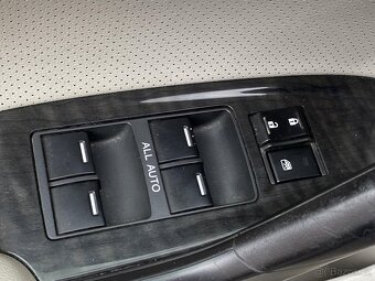 Honda Accord 2.2i-DTEC , 110 kW nafta, 2010 - 8