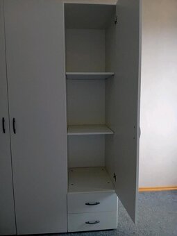 Prodám manželskou postel + Šatní skříň - 8