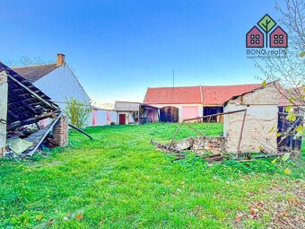 Zemědělská usedlost s RD, zemědělské stavby 528 m2, zahrada  - 8