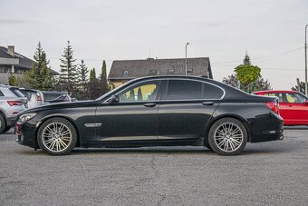 BMW Rad 7 730d čierna - 8