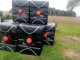 IBC nádrže na 1000 litrů černé bílé doprodej - 8