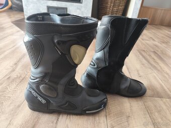 Boty, kalhoty, bunda - 8