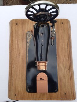 Lampa z šicího stroje - 8