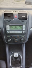 VW Golf 5 1K TOUR 1,4 16V 2007 130 tis. km 5 tidveř - 8