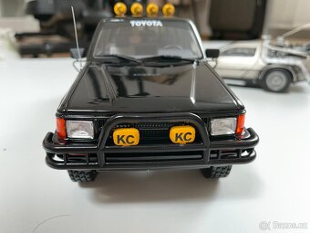 Toyota Hilux SR5 1:18 Otto Mobile Back to the future - 8