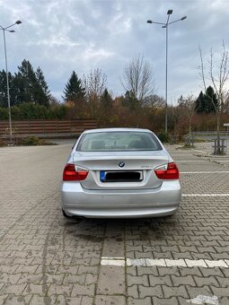 BMW E90 318d - 8