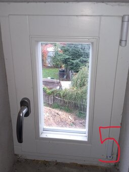 DŘEVĚNÁ EUROOKNA S IZOLAČNÍM DVOJSKLEM, STÁŘÍ 5 LET - 8