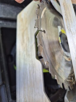 Okružni pila, mafl Worx WU433 - 8