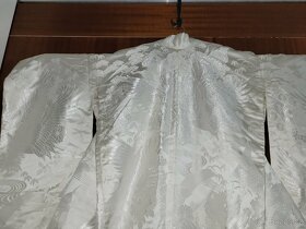 Bílé hedvábné svatební kimono učikake - 8