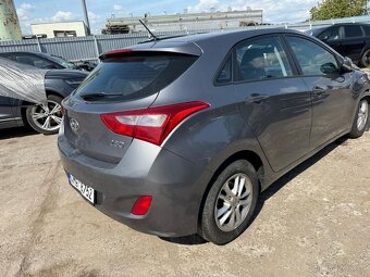 Hyundai i30 1.6d 2012 sražka se zveři - 8
