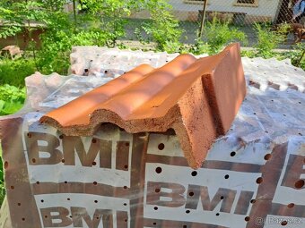 Prodám krajní střešní tašky Bramac Classic Standard - 8