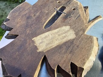 Ručně vyřezávané podložky pod myslivecké trofeje - 8