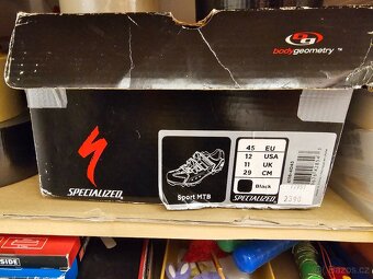 MTB tretry Specialized vel. 45 - 8