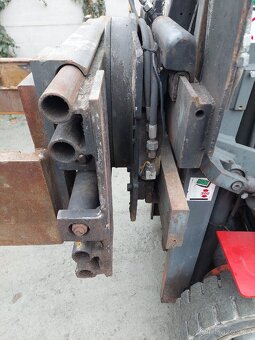 Rotační svěrací čelisti na VZV s bočním posuvem - 8