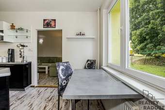 Kompletně zařízený byt 3+1 s lodžií v klidné části Vyššího B - 8