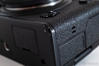 Fujifilm X-T4 + grip + 2 objektivy XF 18–55mm + Fujinon 23mm - 8