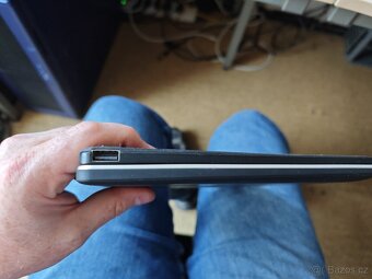 Mini tablet s klávesnicí a Windows 10 - 8