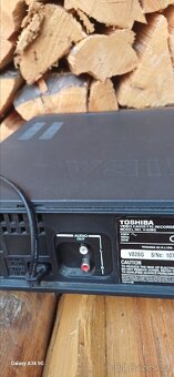 Videorekordér Toshiba v828g a VHS kazety - 8