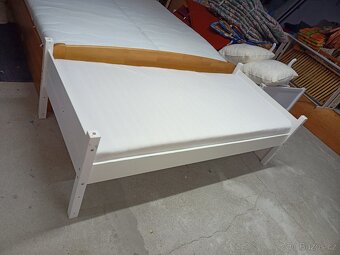 Prodám hezkou postel z masivu 90 x 200 cm - 8