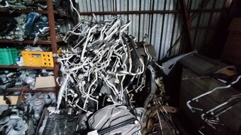 VW T5 klima trubky, popelník, dovírání dveří, nápravnice - 8